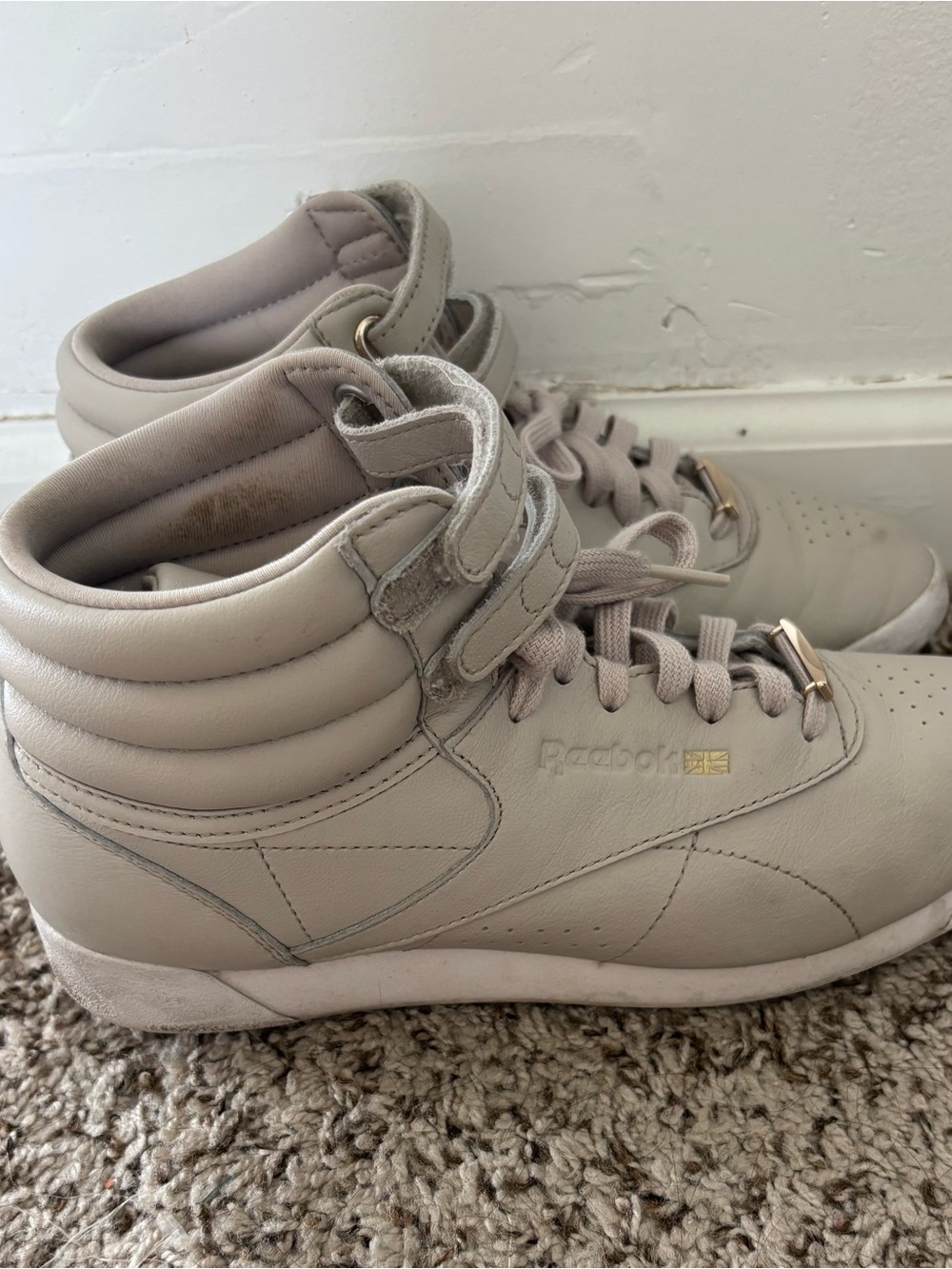 Reebok High-Top Sneakers in Light Beige with Gold Accent